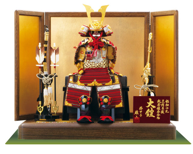 五月人形　黒小札赤糸(茜糸)威鎧焼桐飾り台セット